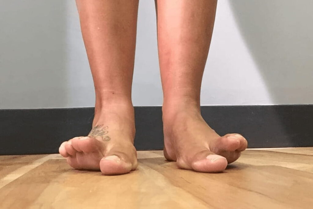 کشش و تقویت انگشتان پا (Toe Yoga)