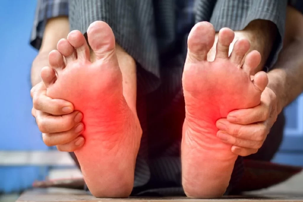 علت داغی کف پا در شب چیست؟