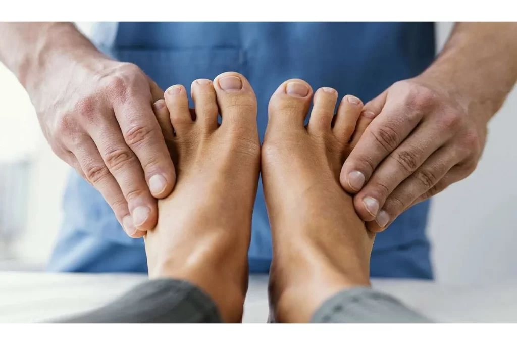 اهمیت تشخیص علت داغ شدن کف پا