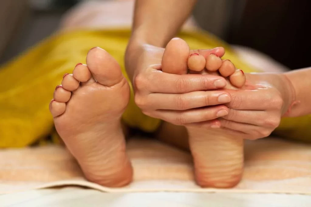 درمان داغ شدن و سوزش کف پا