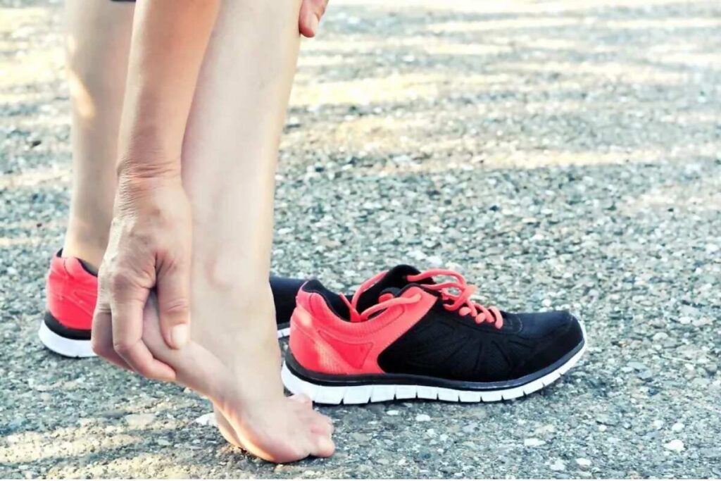 نحوه تشخیص علت درد پاشنه پا سمت راست